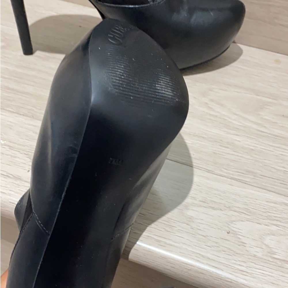 Guess Heels - Picture 5 of 5